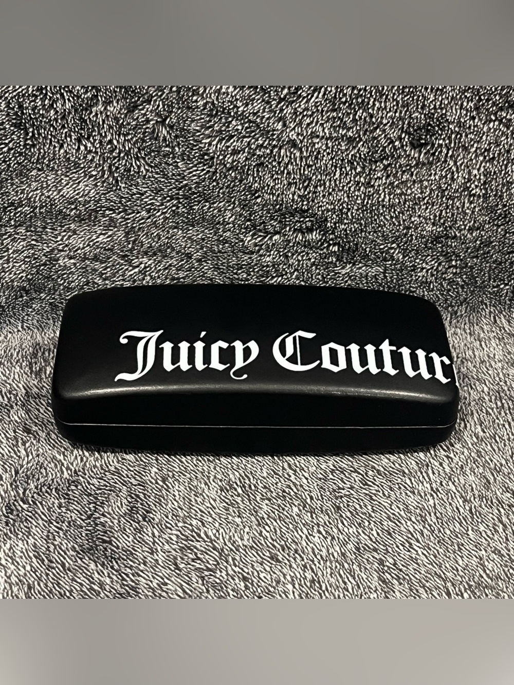 Juicy Couture hard clamshell eyeglass or sunglass case hard clamshell black